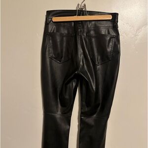 Women’s Gap size 6 black Leather plants.